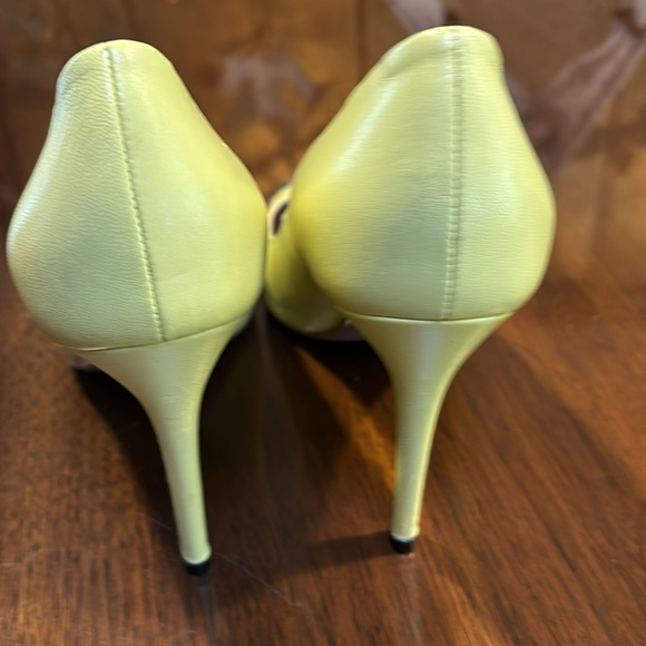 **SOLD** Gucci Yellow Studded Spike Tip Heels - Picture 3 of 6